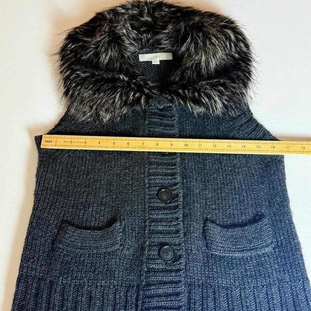 Ann Taylor Faux Fur Collar sleeves vest button up knit sweater pockets size M - Picture 7 of 7